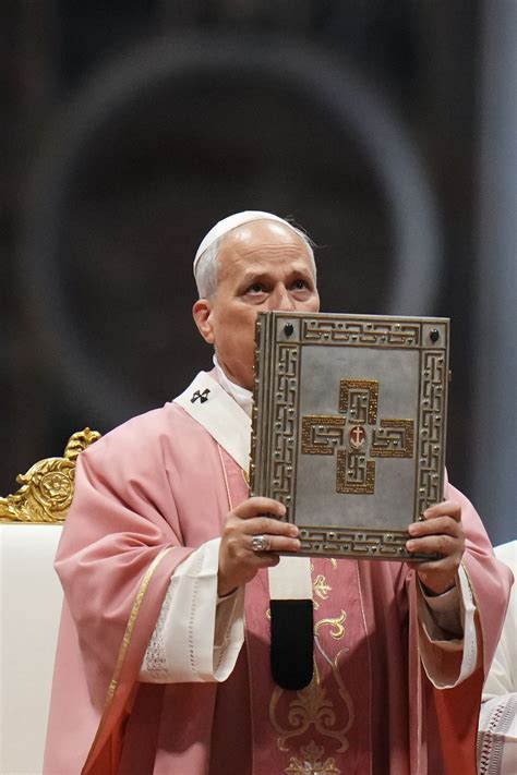 Pope criticizes prison overcrowding during special Mass for inmates