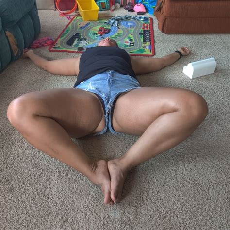 Milf in daisy dukes and wet panties - 11 Pics | xHamster