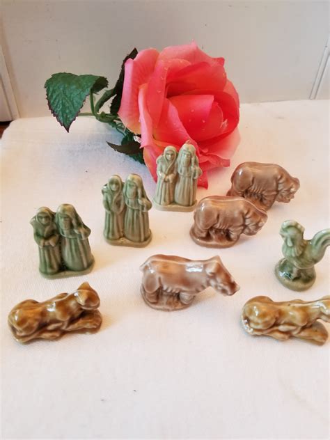 Red Rose Tea Figurines 2022