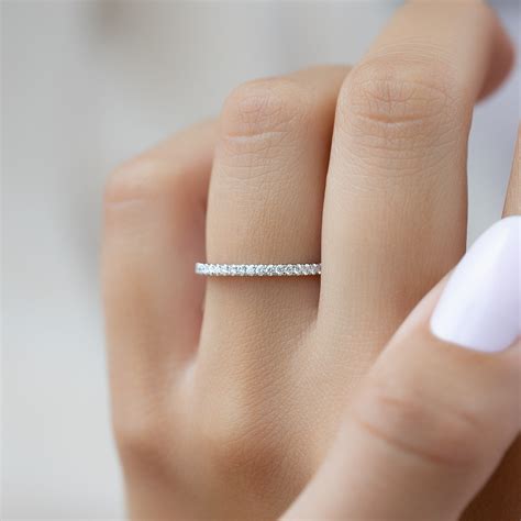 KeyzarHigh Polish Diamond Cluster Round Secret Halo White Gold