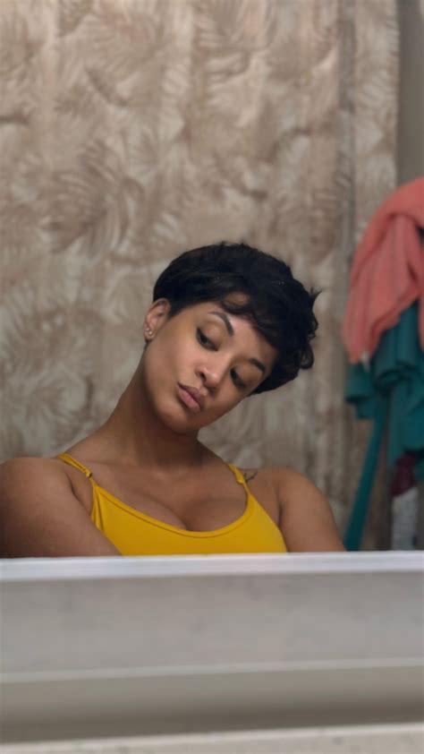 Jazmond Monique | Happy Monday 🥴 | Instagram