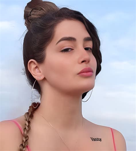 Krissy Krave (Actress) Age, Height, Weight, Wiki, Biography, Boyfriend ...