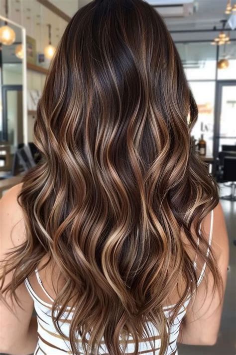 Stylists are reacting to the popularity of brunette with caramel highlights 3