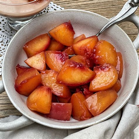Mumma's Country Kitchen - Simple Stewed Peaches