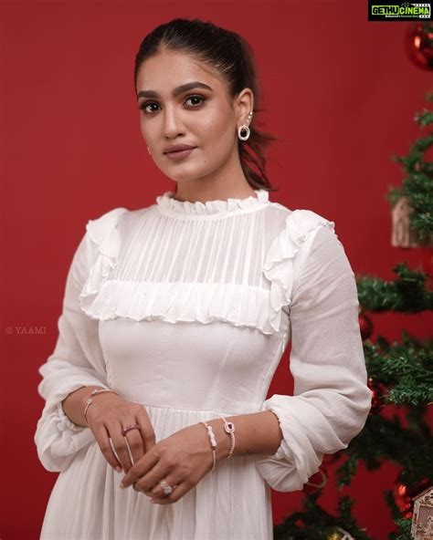 Saniya Iyappan Instagram – Merry Christmas 🎄🥂 Photography : @yaami