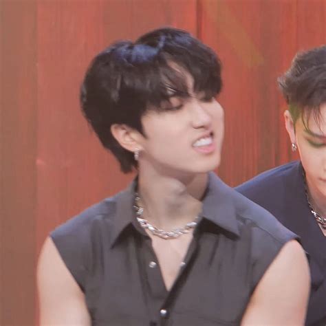 Пин от пользователя res на доске STRAY KIDS