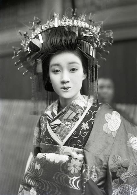 Tayuu. About 1910’s, Japan. Image via yuki willy v of Flickr Japanese