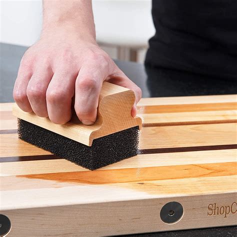 how to oil wooden cutting board 1