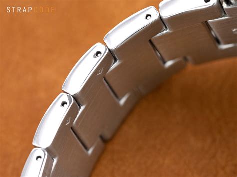 how to change watch band 7