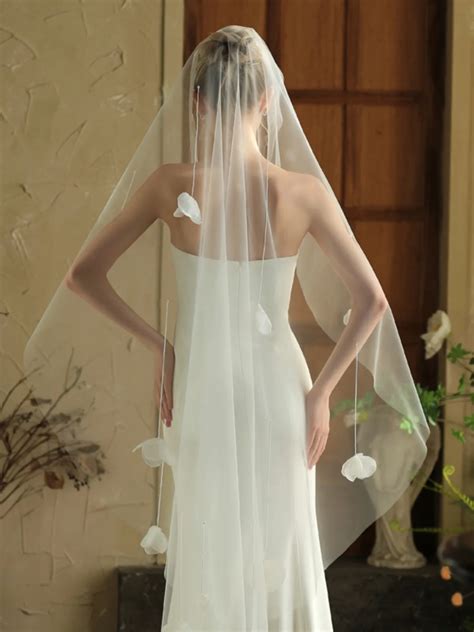 Elegant White Appliques Tulle Wedding Veils 2025