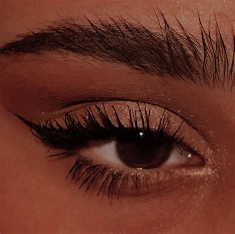 Pin on Schnellgemerkte Pins | Prom eye makeup, Makeup routine, Simple ...