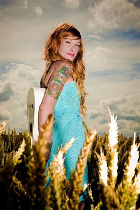 Sängerin Sarah Blackwood: Kleiner Sohn aus Flugzeug verbannt - DER SPIEGEL