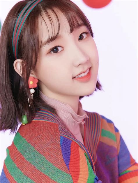 Potret Jiyoon yang Keluar dari Grup Weeekly Akibat Gangguan Kecemasan