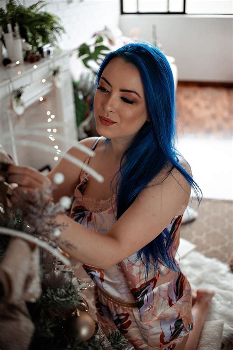 Mizuho Lin (Semblant) + (The Erinyes) 🎅🏻😲😇 : r/Metalboners