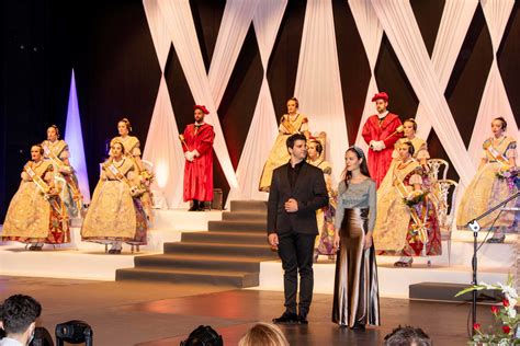 Torrent exalta a sus Falleras Mayores - A LA TORRENTINA