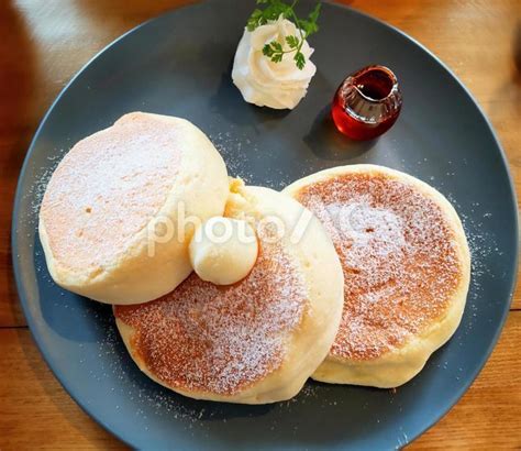 ふんわり焼けたスフレパンケーキ - No: 22222605｜写真素材なら「写真AC」無料（フリー）ダウンロードOK