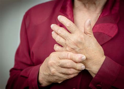 Hand Arthritis: Symptoms, Causes, & Treatment - Burjeel Dubai