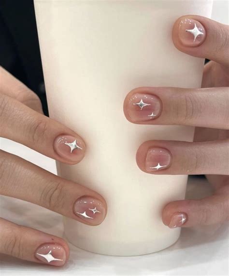 silver sparkle nail design | Silver nail designs, Silver sparkle nails ...