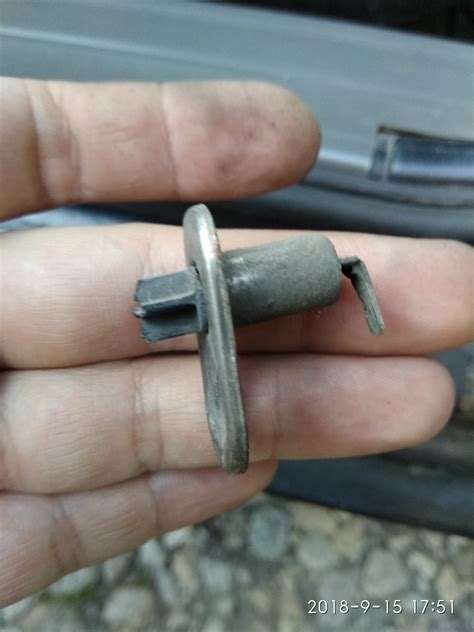 Концевик двери. Замена — Volkswagen Passat B3, 1,8 л, 1992 года ...