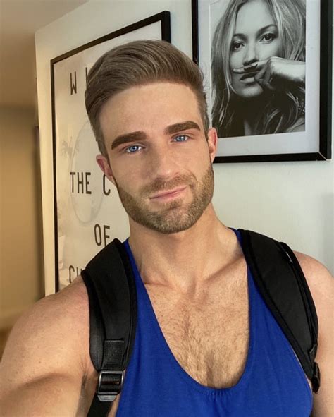 thumbs.pro : elnerdo19:Gorgeous Scruffy Model, DJ Davids!!! 💙 ️💙 ️💙🤍 🏳️