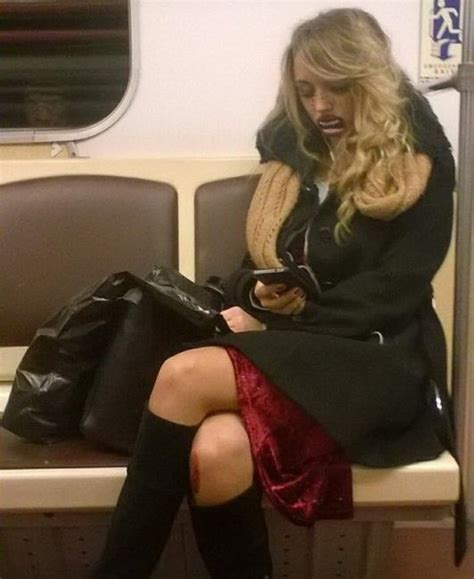 И снова фото из метро. Почему все фрики там?