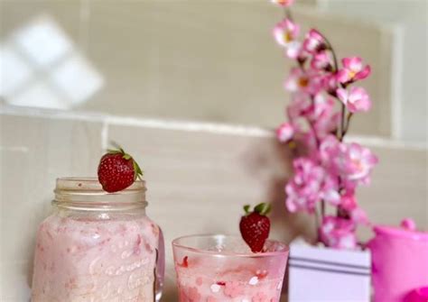 Resep Strawberry Susu Yakul oleh Ibu Isnanovia - Cookpad