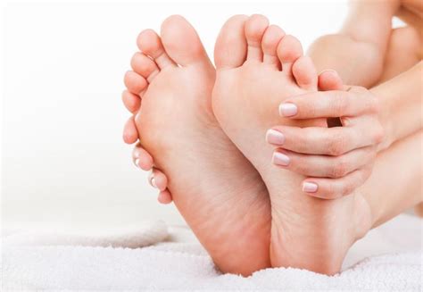 O Que Fazer Para Parar De Coçar O Pé Caseiro - Como fazer desodorante caseiro para os pés - 5 passos