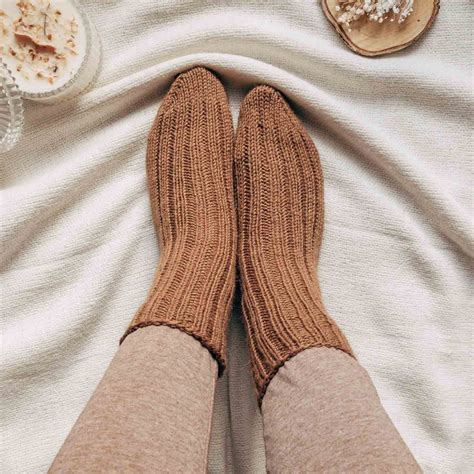 Simple Worsted Home Socks Knitting Pattern - Minimalist Socks — Whileberry | Modern Knitting ...