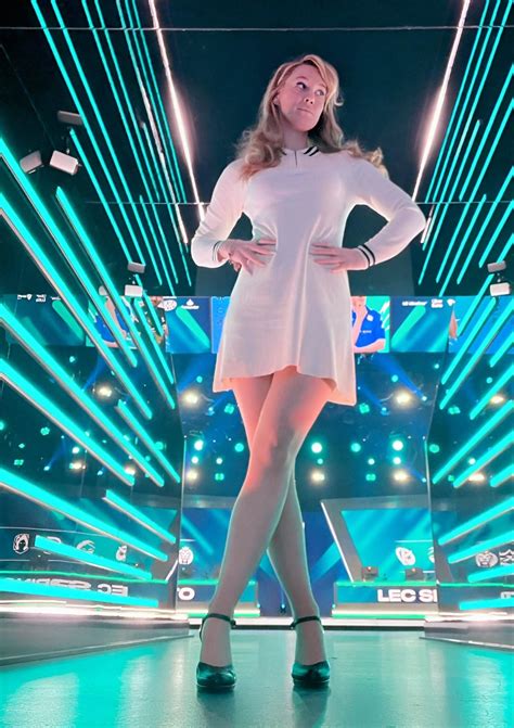 Eefje 'Sjokz' Depoortere : r/celeb_nylons