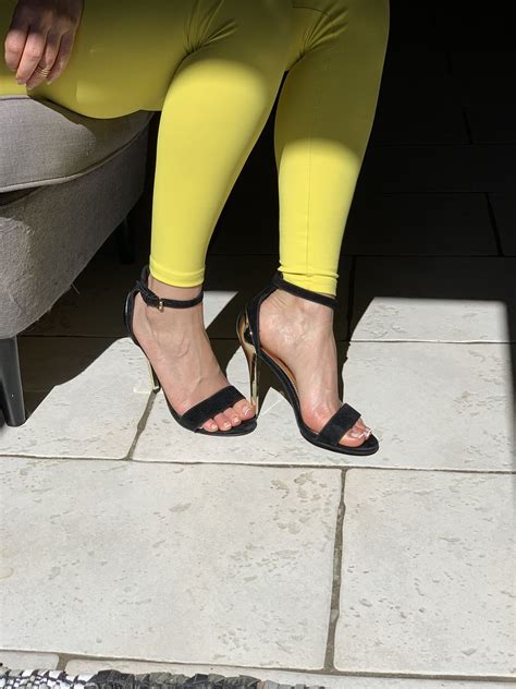 Jodyhandsandfeet on Twitter: "Because the light made them shine. #feet