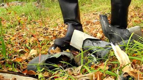 Trampling and rubber boots with the new ones \ Болотными сапогами топчу ...