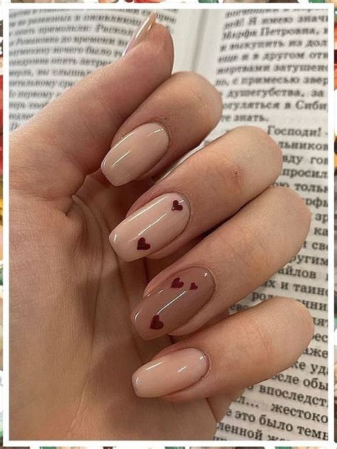 trending nail designs   obsess    subtle