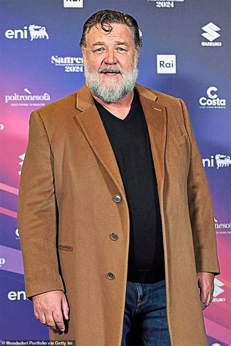 russell crowe explains    zealand heritage led   turn