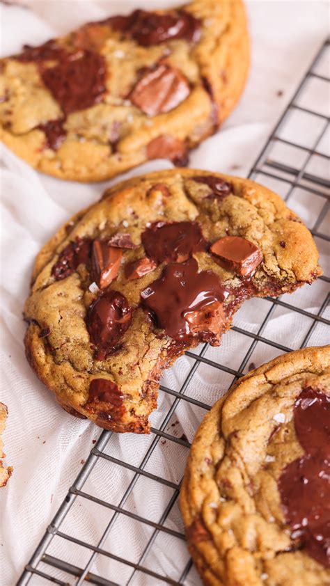 Zoha Malik | Berry Chantilly Cake aka the cake of your dreams 🍓🫐 Soft