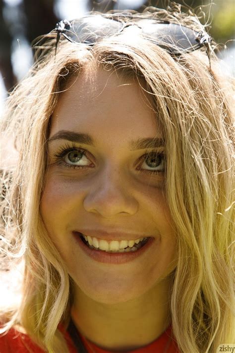 gabbie carter face wallpicsnet wallpapers  pictures