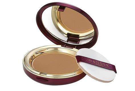 5 Best Powder Foundation Beauty Gurus Recommend