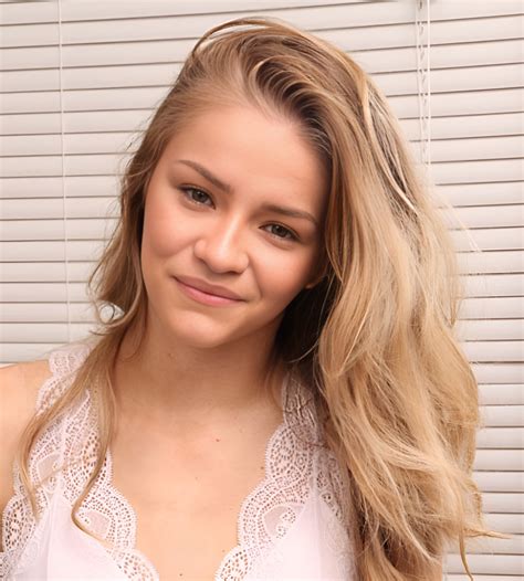 Scarlett Fall (Actress) Wiki, Height, Age, Biography, Ethnicity