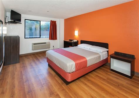 Room Deals for Motel 6 Los Angeles, CA - Los Angeles - LAX, Los Angeles ...