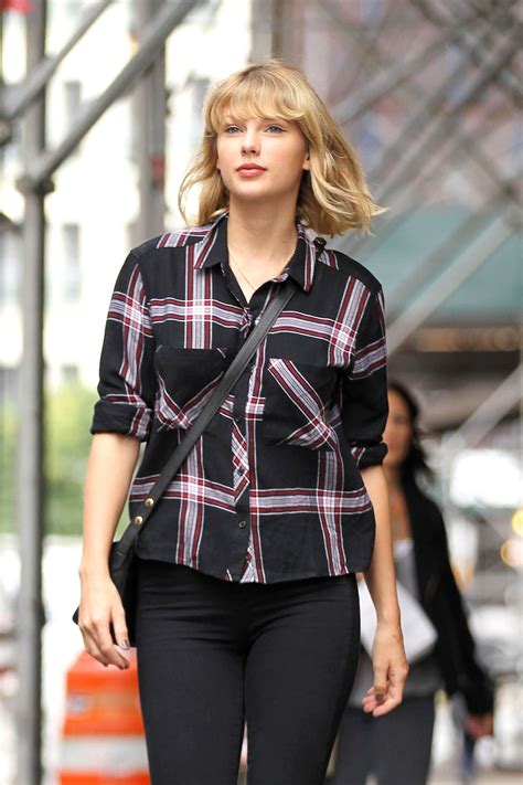 Taylor Swift Leaving her TriBeCa Apartment in NY – GotCeleb