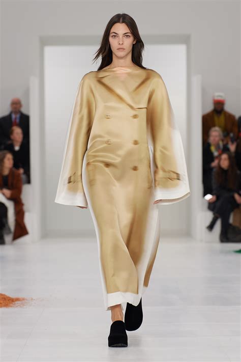 LOEWE_FW23_WW_SHOW_RUNWAY_LOOK_41_FRONT_RGB_CROPPED_2x3_41 - Grazia
