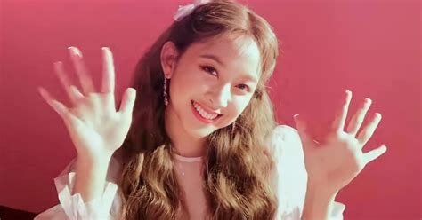 dita karang gadis asal bali  dinobatkan jadi duta korsel indonesia