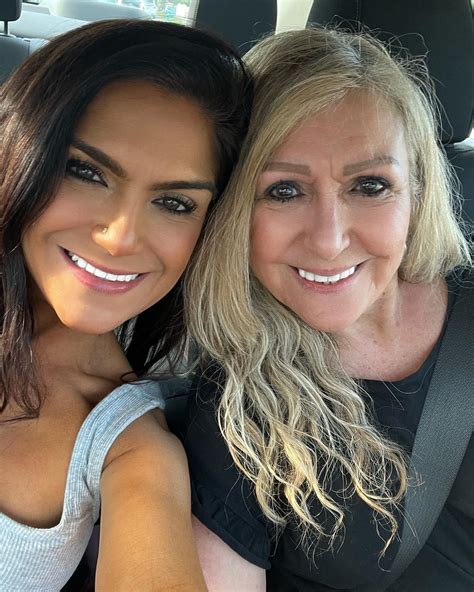 Elizabeth Mendez (@elle_mendez__) • Instagram photos and videos