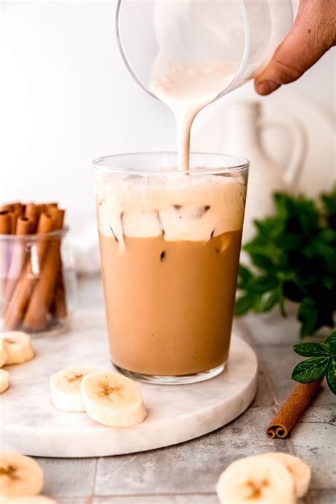 Banana Bread Latte (w/Banana Cold Foam) - coffeecopycat.com