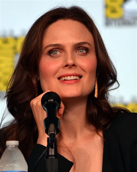 Pictures of Emily Deschanel
