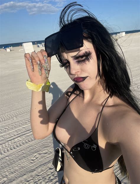 6ar6ie: A Biography of a Cosplay Prodigy and a Viral Sensation