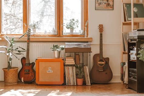 Acoustic vs Electric Guitar: Which is Better for Beginners? - Pickup Music