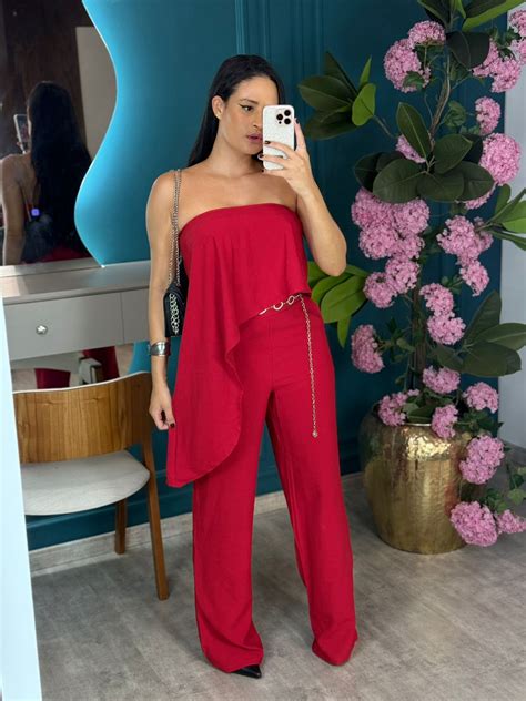 Conjunto De Paletó E Calça Geralmente Usado Em Ocasiões Formais