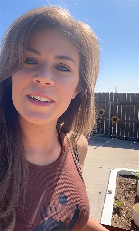 Jojo - Soaking up the sun and loving these sunflowers! 🌻 What are your