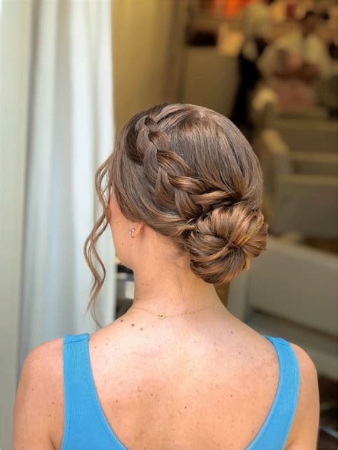 Penteado Madrinha Coque Com Trança - Coque com trança | Coque baixo penteado madrinha, Penteado formatura ...