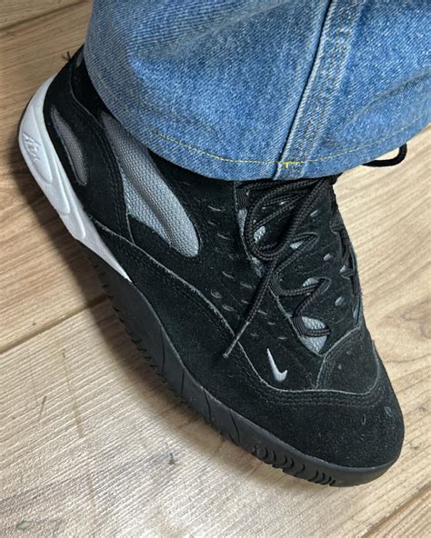 Anyone able to ID this Nike pair? : r/Sneakers